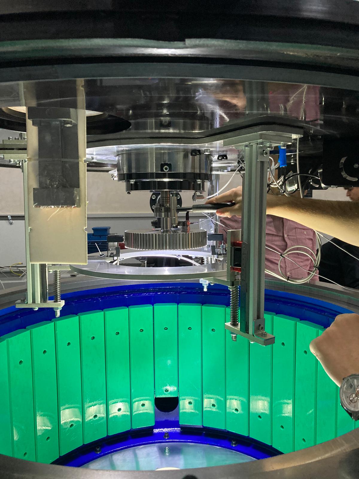 Rotor Spin Test Sistemi koruyucu test hacmi ve rotor düzeneği