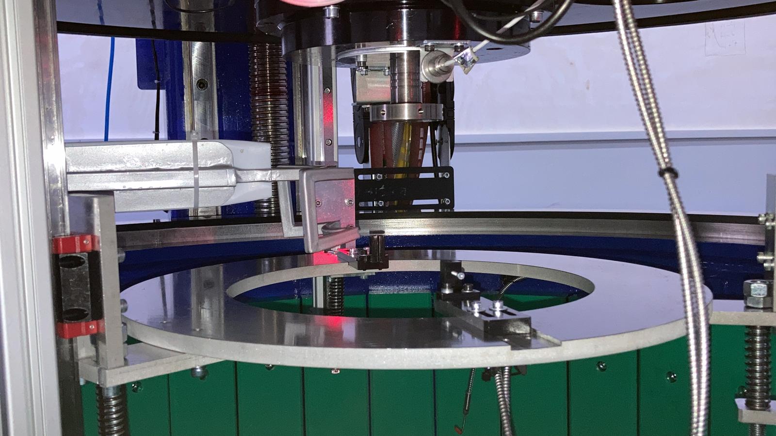 Rotor Spin Test Sistemi mekanik test düzeneği yakın planı